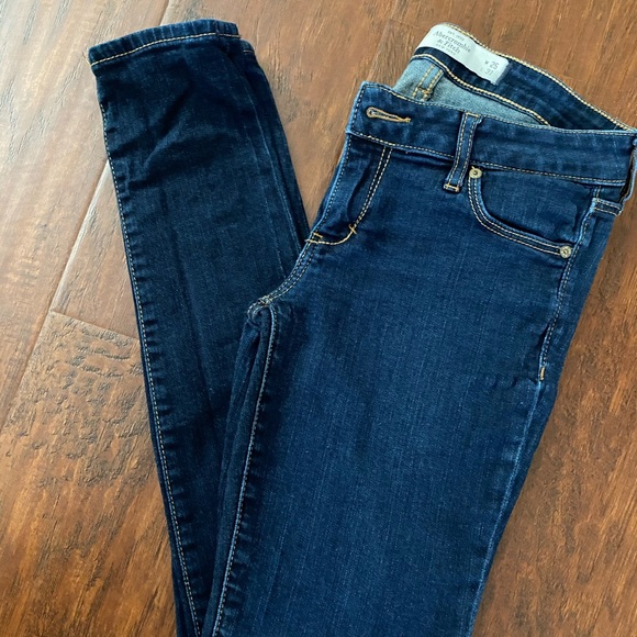 Abercrombie jeans - Picture 2 of 4